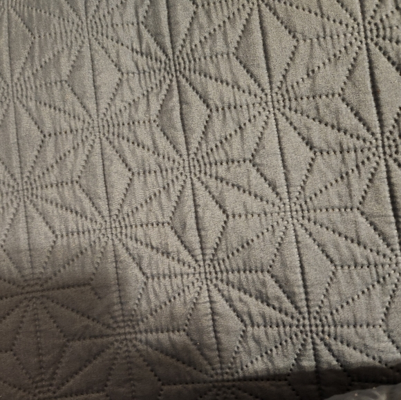 Queen/King quilt - Picture 2 of 3